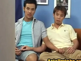 日本嫩鸭吹箫后无套后入式 very hot asian gay sex videos