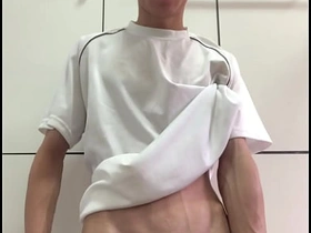 大屌哥炫耀勃起巨根 japan gay porn bus