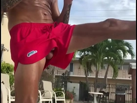 鸡巴意外从短裤里弹出 japan blowjob gay porn