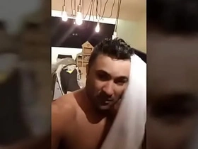 男人洗澡 asian real gay sex videos