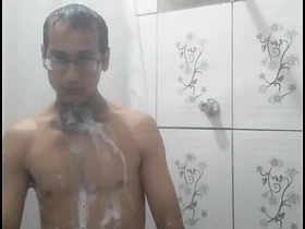 网上泄露了我给小区骚货发裸照 今晚就去干死这个贱货 gay korean muscular porn