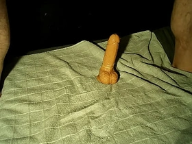 旧假阳具，新鲜精液 chinese backshots gay porn