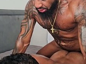 那个傲慢的直男邻居一直偷看我撸管，最后进房间狠狠操了我 japan gay chubby porn