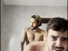 小鲜肉给兄弟爽了一把 chinese dom gay porn twitter