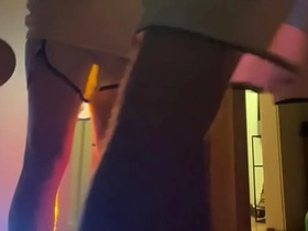 教练对嫩徒弟的严厉惩罚 - 免费版 porn gay hot dad