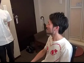 亚裔 well-pleased 被假阳具插屁眼后挨操 japan twinks gay porn