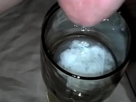 亚洲小鲜肉多次射精在杯子里 asian gay model sex videos