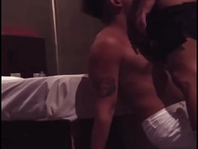 酒店服务员让我用额外小费尝尝他的大屌 gay chinese porn shower