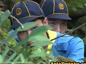 瘦亚裔侦查员口交后享受野战 gay romantic sex videos asian