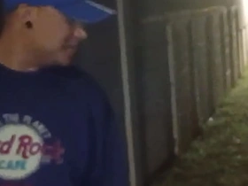 停车撒尿时遇到个小伙子求口交，之后带我去他家趁老婆睡着猛干 only fans chinese gay porn