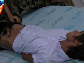 学生仔与军装嫩男下流嬉戏 gay asian hunk porn