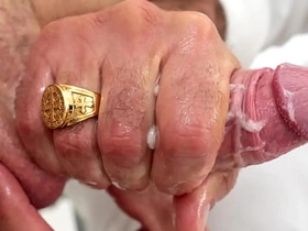 老石匠费利克斯·坎普在所谓面试中把学徒迪伦·泰德斯搞到勃起！这帮石匠真他妈乱！ asian gay sex videos uncle