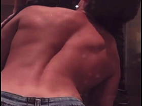 酒吧聊完女人后，我和直男兄弟在浴室搞上了 chinese gay british porn