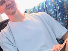 扎克兰德尔：伊桑霍克斯撸动并渴望榨干他大鸡巴的汁液 hot gay cop porn