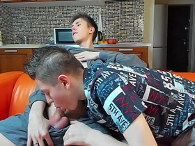 18岁嫩男黏稠精液喷射快感 japan public gay porn