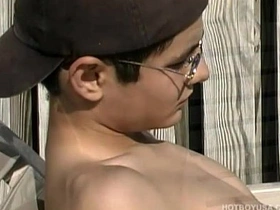 拉丁骚年米基·迪亚兹撸大屌 chinese gay tube porn