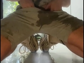 素人男孩厨房尿失禁地板湿透 hot dick gay porn