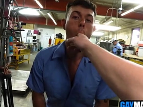 饥渴男人们在车间里3P狂操 gay porn chinese animation