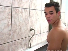 拉丁三人公厕性交 japan gay porn student