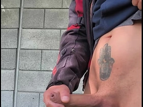 知道远处有人看我自慰，我鸡巴硬得不行 tito gay porn pinoy