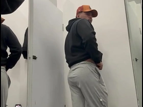 试衣间里发骚了 chinese daddy and twink gay porn