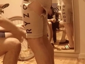 受伤自行车手继父与饥渴关怀儿子 - 第一部 免费 indian hot boy gay porn