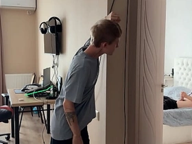 第一部 撞见直男朋友对着基片打飞机 asian train gay porn