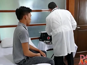 可爱嫩屄Jude被老同志Mike猛干 gay porn korean soldier