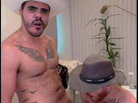 Carmona和Marcelo在激烈互搞中干翻农场男孩 hot men abs gay porn