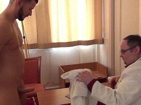 禁忌幻想视频：杰弗里神父2 gay japan train porn