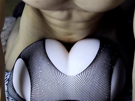 在她浑圆大屁股上射满精液，接着继续操她屁眼！ hot asian gay hairy sex videos