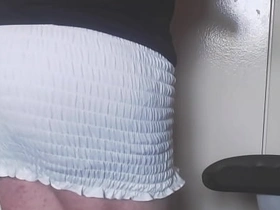 瘦弱伪娘Oso撒尿玩自己骚屁股 korean gay porn.