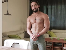 Zack Lemec裸体侍应生面试 - 面具自慰 gay porn japan slave