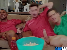 足球粉被黑白基友轮着用 chinese gay interacial porn