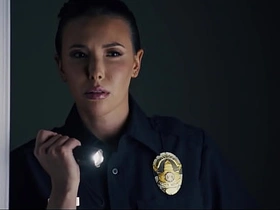 警察闯入外星扶她家 - 性渴寄生虫把辣妹变人妖 gay chinese and mexican porn