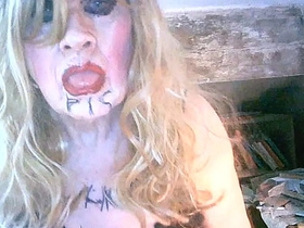 脏烟枪母狗莎拉喝尿自辱 边打飞机边用巨屌假阳具捅屎眼贱穴 long chinese gay dick porn