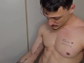 掰开大腿献上骚屁眼 gay porn chinese hot