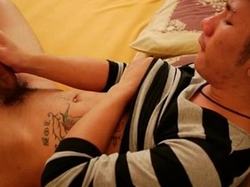 亚洲基佬在床上撸鸡巴 malaysia gay porn twitter