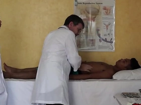 亚裔病患被三明治肛舔同时遭医生轮番中出 gay chubby japanese porn