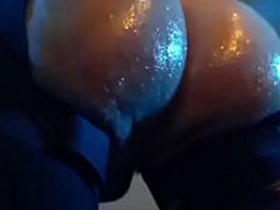 油光水滑的骚臀穿情趣内衣 chinese police porn gay