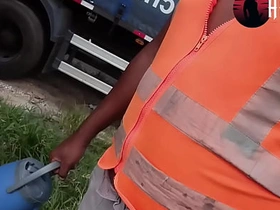 一边等卡车装货一边打飞机 asian bulge gay porn