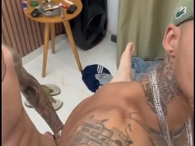 我带同事来双飞我老公和我 porn gay singapore