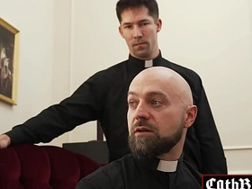 你喜欢这样是吧？喜欢我狠狠操你小屁眼是吧，贱货！Grant Ducati被Adam Snow和Eddie Patrick打屁股加肛交！ daddy gay japan porn