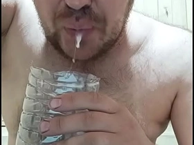 大鸡巴射出一发热精，接着被吃掉了！ gay korean abs porn