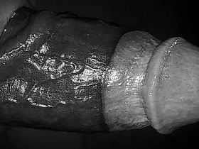 抹油的发情男人呻吟着撸他的大黑屌 japanese gay porn teacher