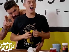 TWINKPOP - 嫩仔乔伊·米尔斯用打发奶油和糖粒装饰克里斯·该死的鸡巴 变成美味点心 chinese superiority gay porn