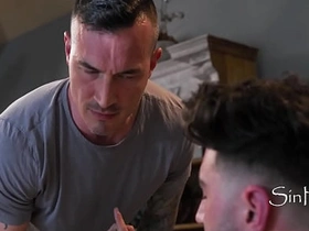 蒙眼男以为是他女友在口交...其实是基佬同事偷拍的全过程 gay porn white fucking chinese