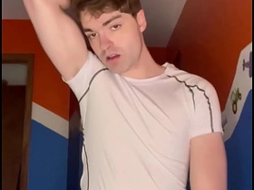 非法入室顺便爆操这个小骚货的屁眼 gay chinese chubby porn