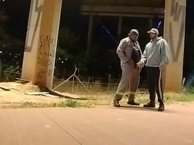 摩托车手VS打工仔 撒完尿转身就求口交 hot gay turkish porn