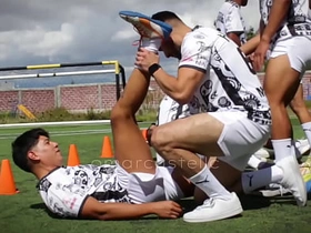 第一次无套群P和足球队友训练后乱搞 taiwan hunk gay porn